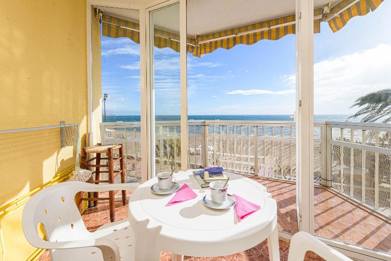 Great Location and Frontal Sea View Fuengirola - B&B Fuengirola