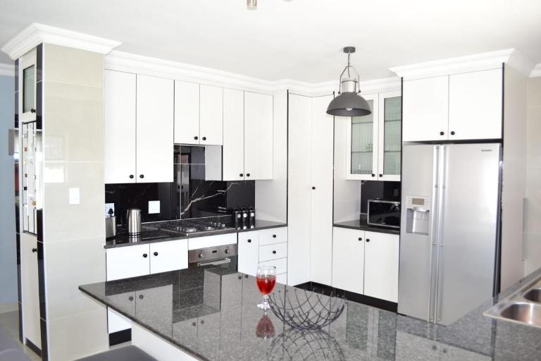 Soldout Camp 3 - Bed and Breakfast Soweto