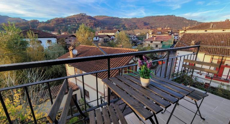 Apartamentos Elizondo Center - B&B Elizondo
