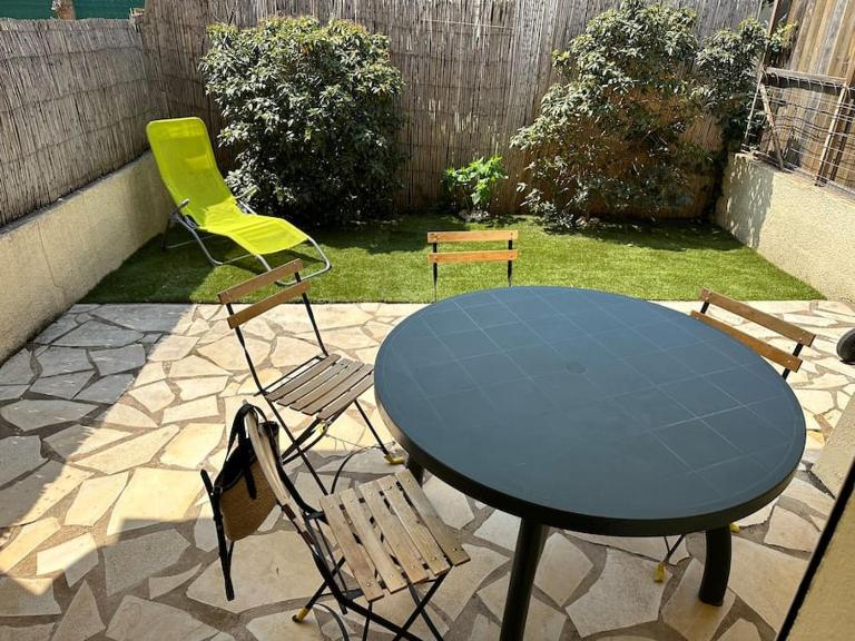 Joli T2 climatisé, jardin, tout confort, idealement situé - B&B Le Grau-d'Agde