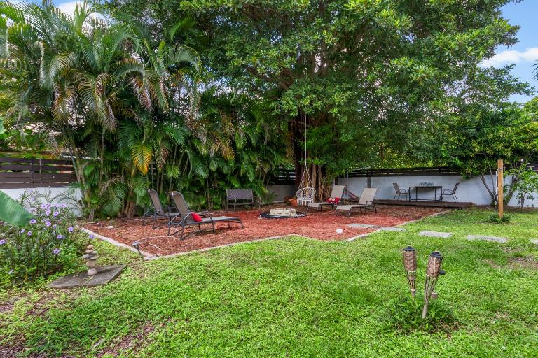 3BR Miami Home Boho Style, Firepit & Yard - B&B Miami