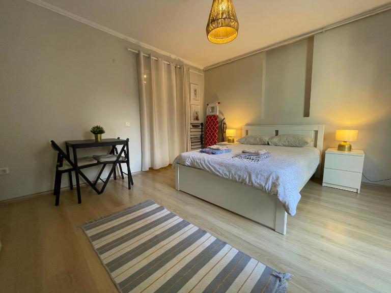 Apt w/ Balcony in center,5 mn walk to Istiklal - Chambres d'hôtes Istanbul