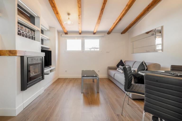 Modern Duplex - 1 Bedroom 1.5 Bathrooms - Sol - Bed and Breakfast Madrid