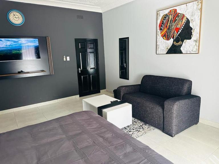 6 the Curve Unit 18 - B&B Johannesburg