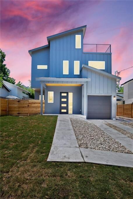 East Austintacious - artsy, walkable 4BR 4BA - B&B Austin