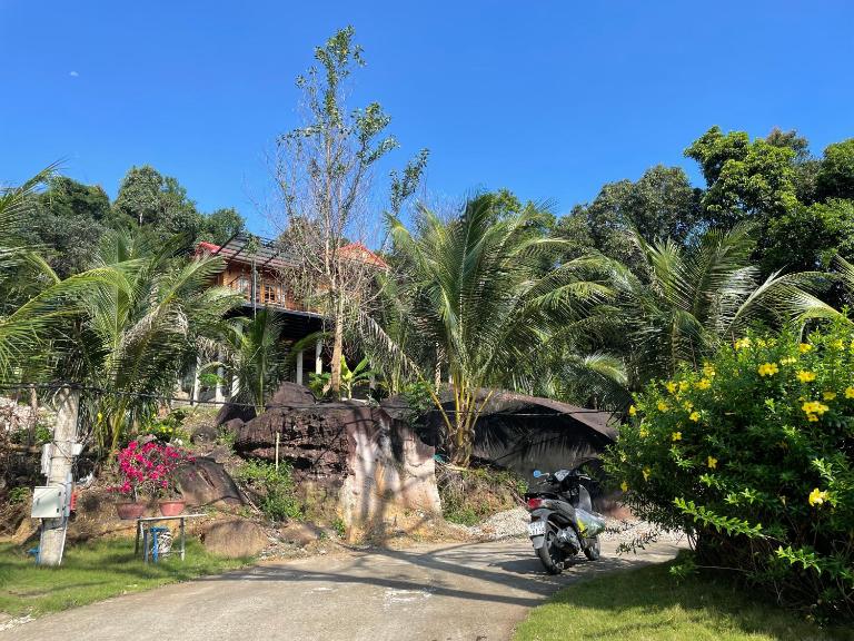 Ong Vinh House - Living Among Nature ! - B&B Koh Trol