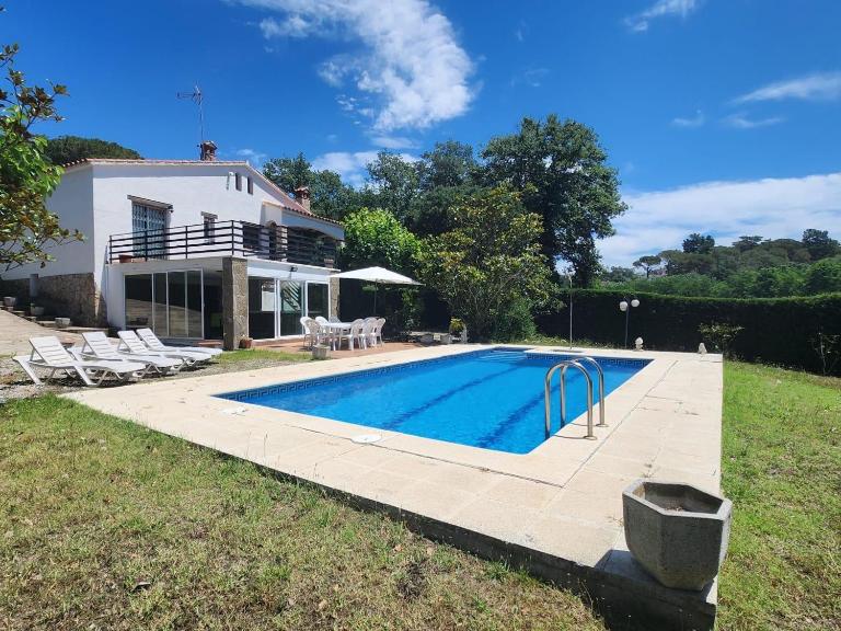 VILLAS COSETTE - VILLA MARTINA en Urb. Can Carbonell - Costa Brava - ES-209-4 - Chambres d'hôtes Caldes de Malavella