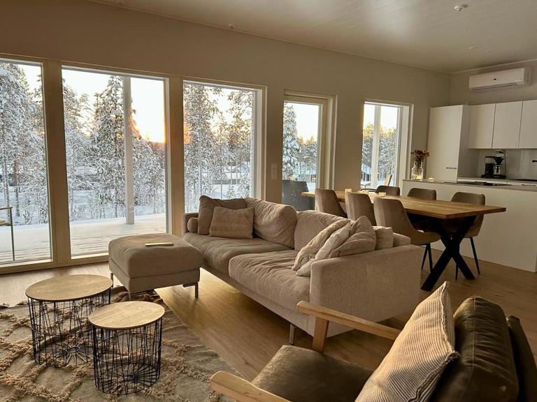 Villa Kataja with winter forest landscape and wi-fi - B&B Rovaniemi