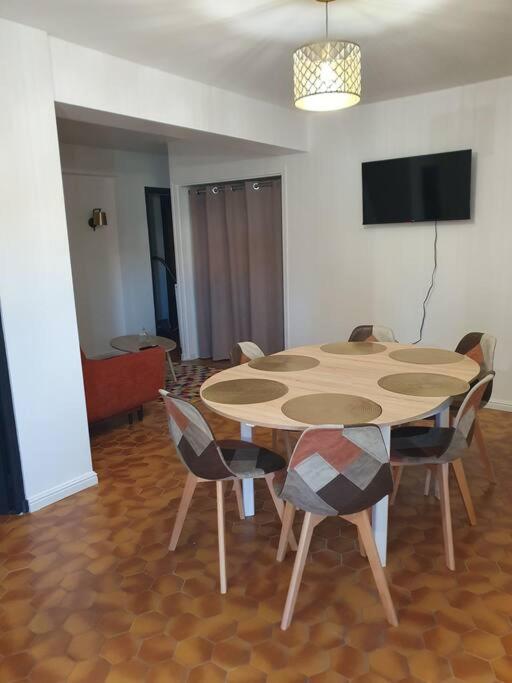 Appartement F3 meublé et équipé - Bed and Breakfast Saint-Cyprien
