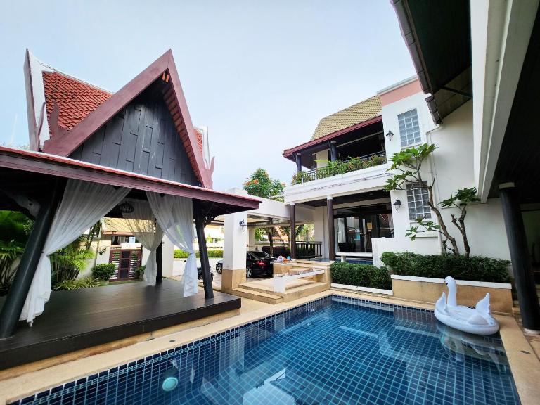 รมิดา พูล วิลล่า พัทยา Ramida Pool Villa Pattaya - Bed and Breakfast Jomtien