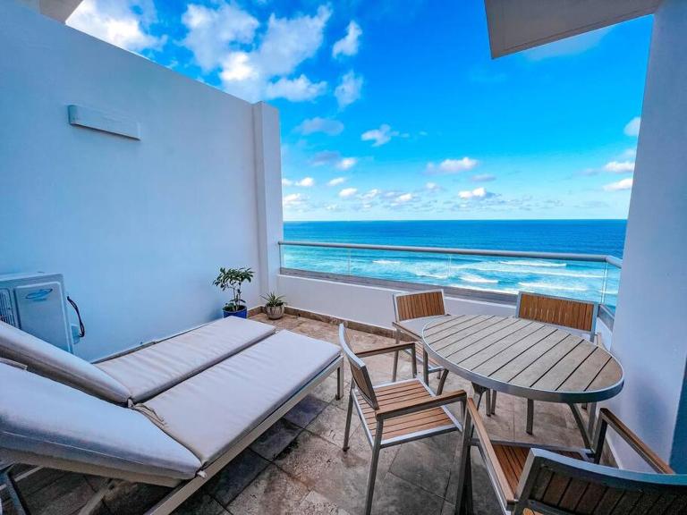 Luxurious SubPh Apt Atlantis W/ Ocean View & PRK - Ferienwohnung San Juan