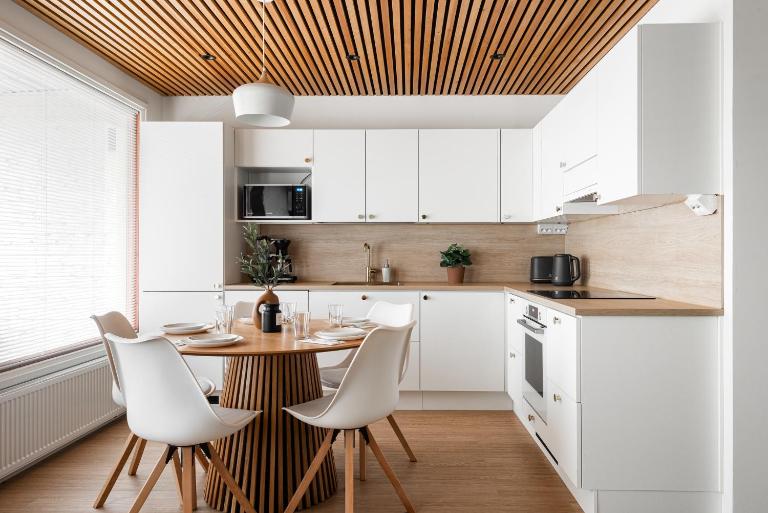 Kingwest Villa - free parking, sauna, 5br & NEW AC - Ferienwohnung Tampere