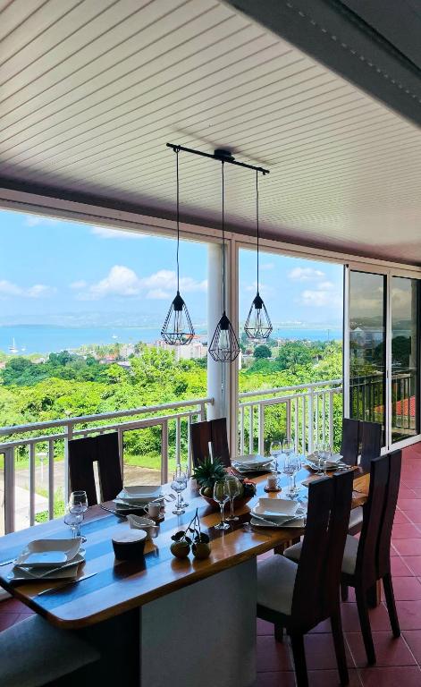Villa Sweet Caraïbes, standing, vue mer - Chambres d'hôtes Les Trois-Îlets