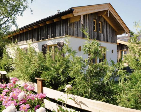 DIE ZWEI CHALETS AM TEGERNSEE "s' Gloane" & "s' Große" - Bed and Breakfast Rottach-Egern