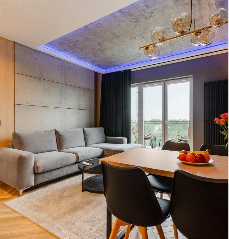 SKY Home- Wood Penthouse -Manufaktura, Parking, Klimatyzacja, Dostęp na Kod - B&B Lodz