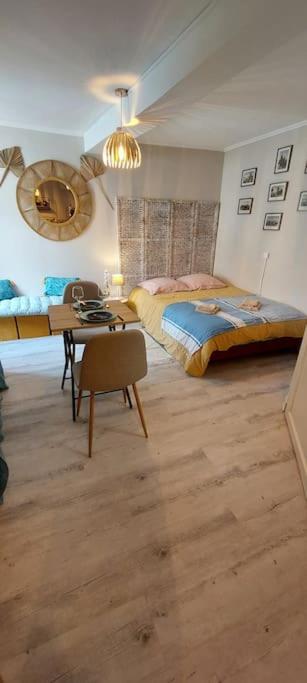 "L'Entre Deux Portes" authentique studio de charme - B&B Boulogne-sur-Mer