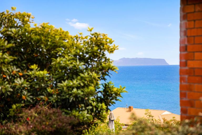 Stunning Ocean View Perfect For Groups & Families - Bed and Breakfast Cooee