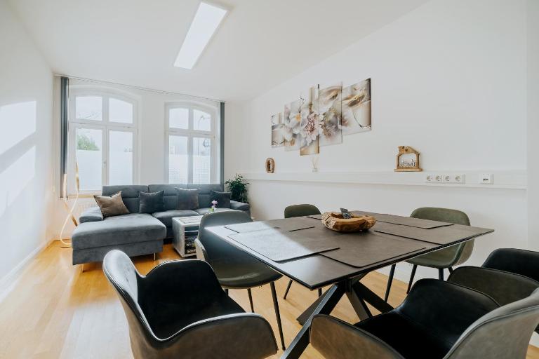 BlissPlace 3 Zi Premium Apartment nahe GETEC Arena mit Kingsize Betten und Balkon - Chambres d'hôtes Magdebourg