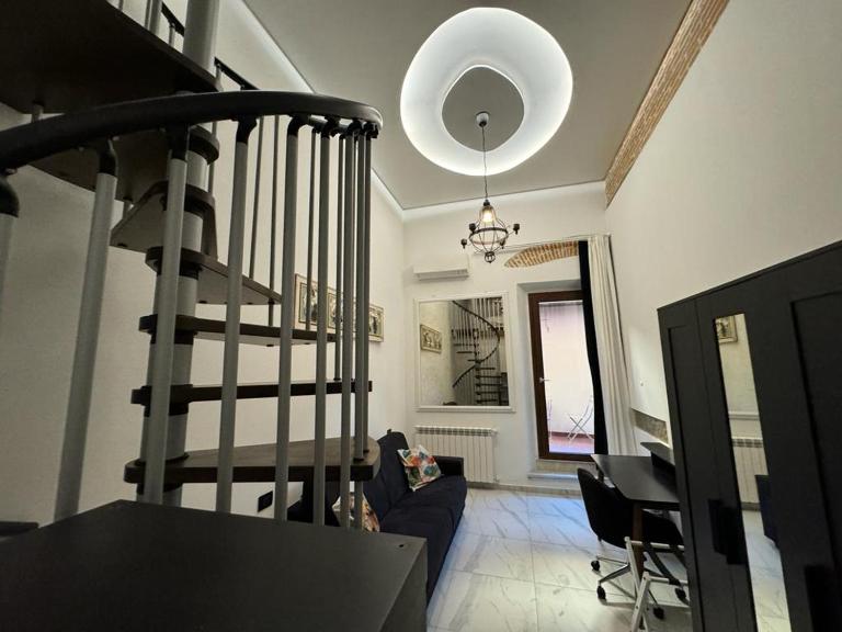 Venus Two-Floored Stylish Apartment in the City Center - B&B Florencia