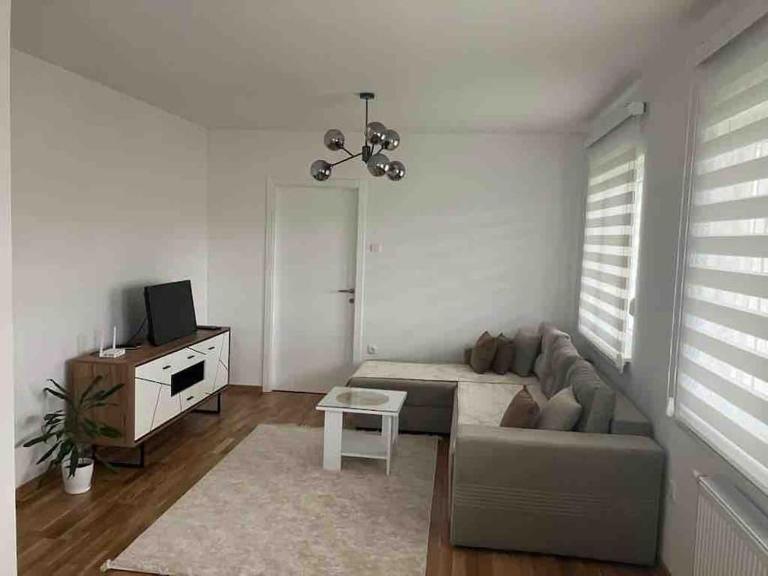 Apartman Vrbas 1 + Podzemna garaza - Bed and Breakfast Banja Luka