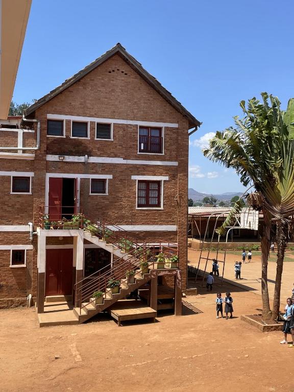 Lycée Picot de Clorivière dont les revenus financent l'éducation des élèves - B&B Antsirabe