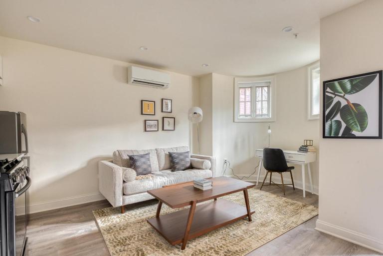 Dupont Circle 1br w wd nr metro dining WDC-745 - B&B Washington D.C.