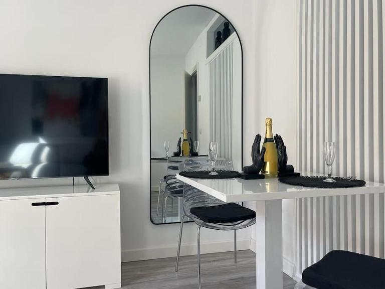 Urban Home by Unique Rooms - B&B Burgos