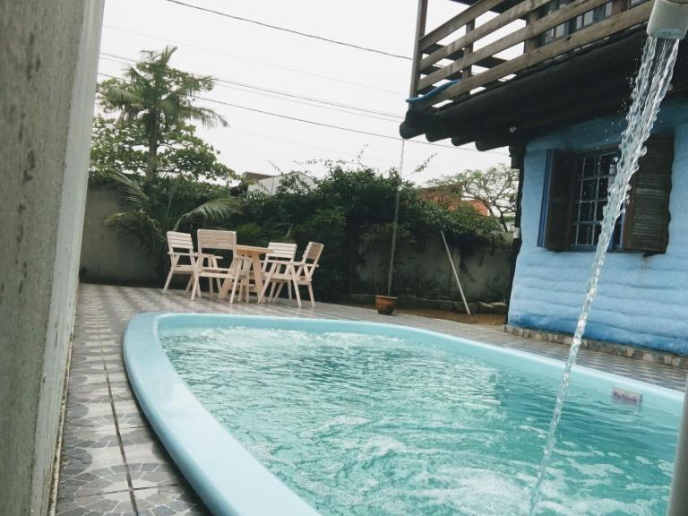 Pé na areia Biocasa com piscina a 1 quadra e meia da Praia - Chambres d'hôtes Imbituba