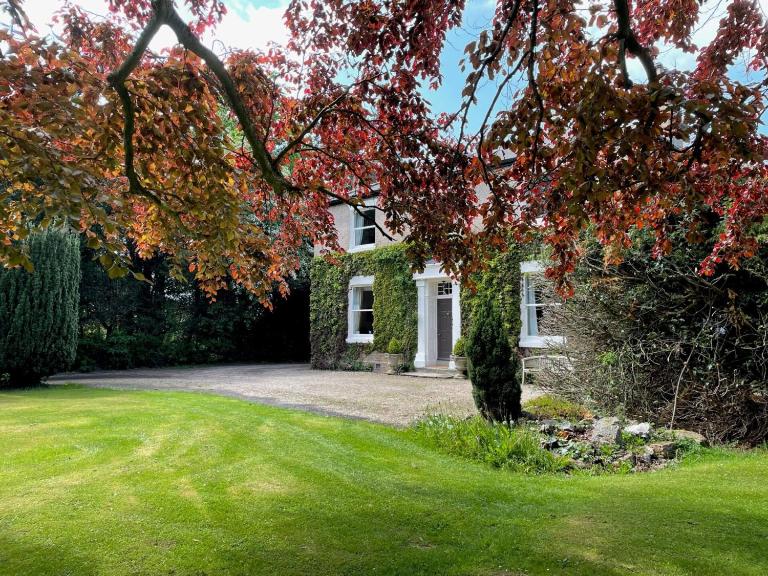 4 Bed-FreeWiFi-Sleeps 8-CarCharger - Chambres d'hôtes Kirmington