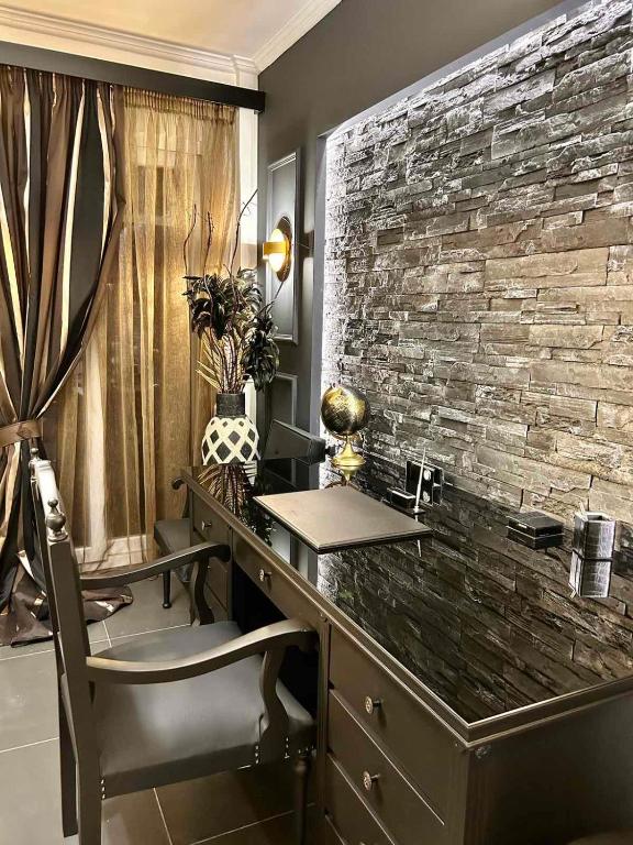FIFTY SHADES OF BLACK - Bed and Breakfast Volos