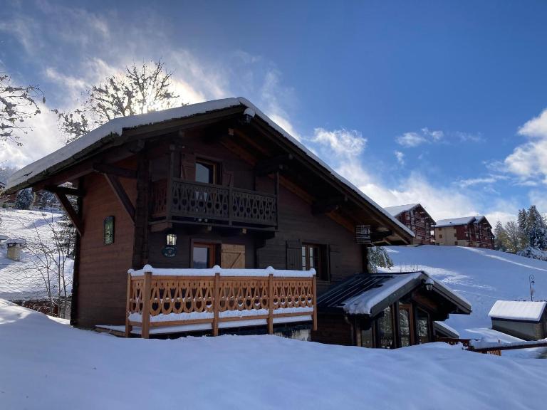 Chalet rénové avec vue Mont Charvin et WiFi - FR-1-505-187 - B&B Crest-Voland