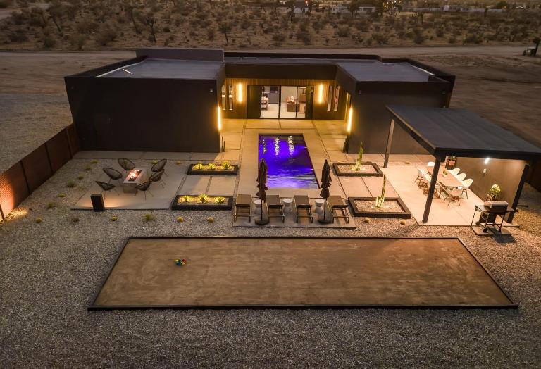 Black C House - B&B Joshua Tree