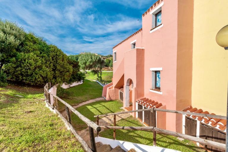 Villas with air conditioning and shared pool, just a few minutes from La Pelosa beach - B&B Cuile Pazzoni