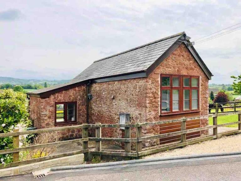 Peaceful Open-Plan Cottage With A View - B&B Wellington