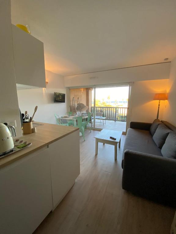 Golfe de Saint-Tropez sea view Air Conditioned Navy House - B&B Gassin