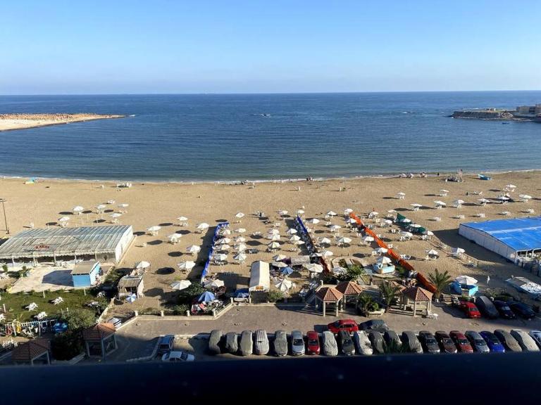 3-Bedroom Apartment with Stunning Sea-Side View - B&B Alessandria d'Egitto