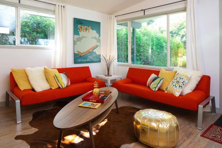 #StayinMyDistrict Modern Mid-Century Retreat - B&B Beaverton