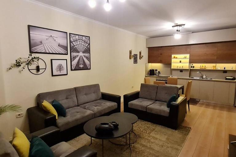 Lucy's Apartment in Tirana Center - Bed and Breakfast Tirana