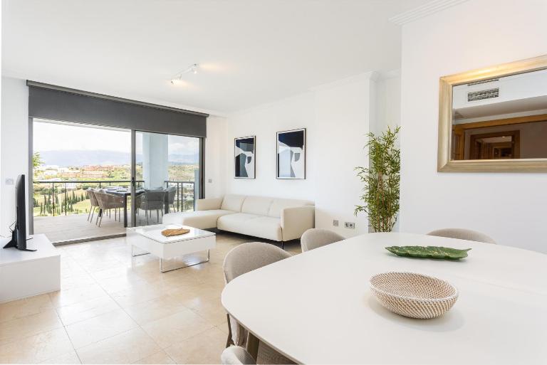Mediterranean Swing - Acosta 8 Apartment - B&B Estepona