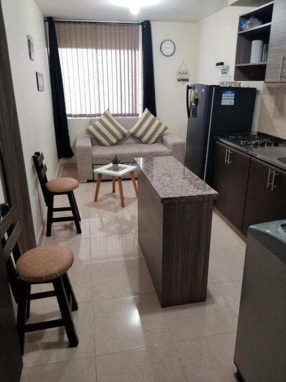 APARTAESTUDIO en el Norte de Armenia, en la via a Salento y Filandia Con parqueadero de carro - Chambres d'hôtes Arménie