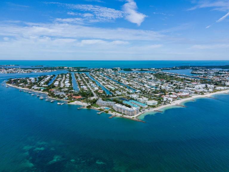 Florida Keys Sea Isle Condo Ocean Front Private Beach - B&B Key Colony Beach