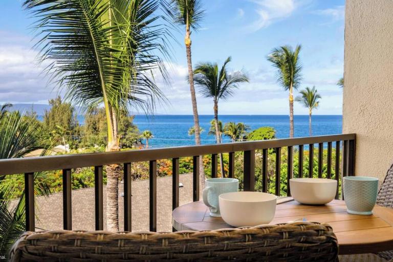 Kihei Akahi C610- Stunning remodeled oceanview in the heart of Kihei - B&B Wailea