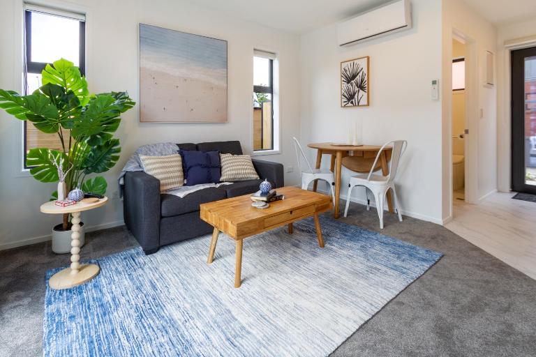 Modern, Convenient, Central: 1 bedroom loft - B&B Christchurch