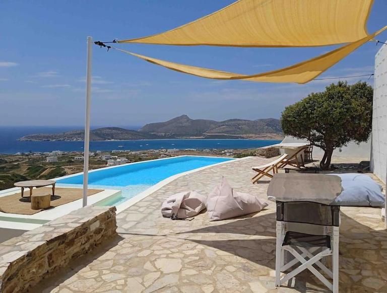 Farangi House with Private Pool - B&B Antíparos