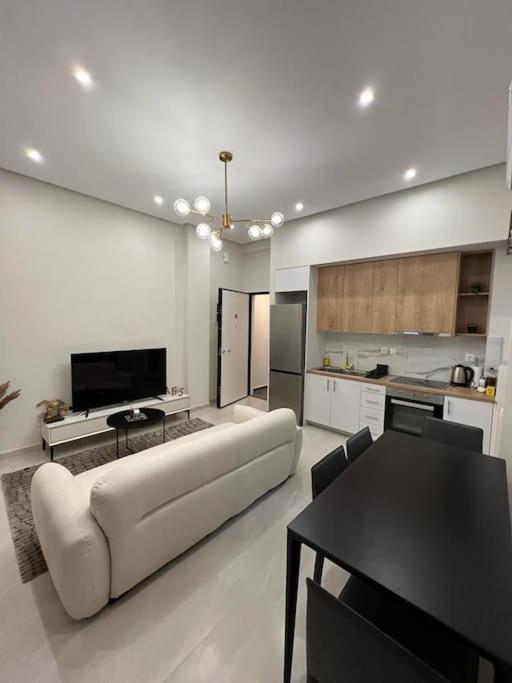 Cozy New Apartment Nearby Metro - B&B Atene