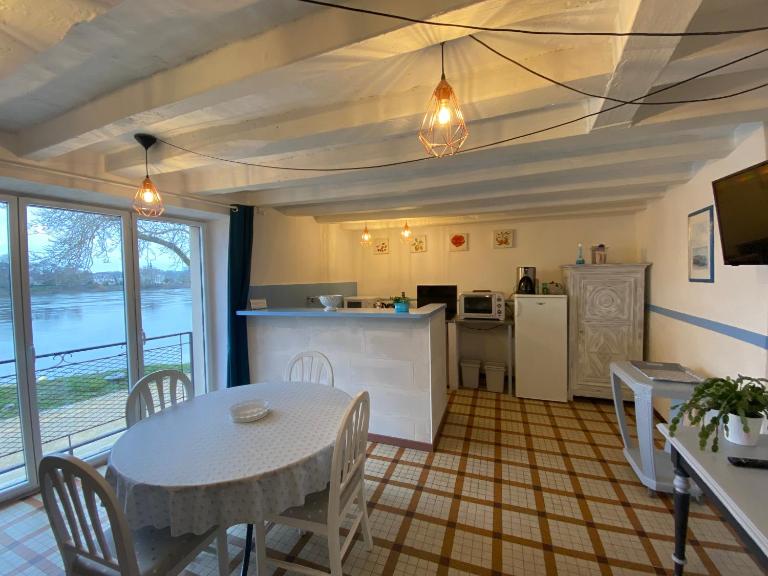 Maison du pêcheur , située sur les bords de la Loire dans un lieu calme et paisible. - Ferienwohnung Rochefort-sur-Loire
