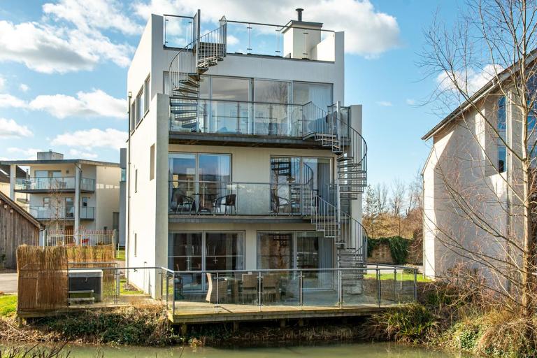 Reflections HM77 HOT TUB Lakeside Spa NEW - B&B Somerford Keynes