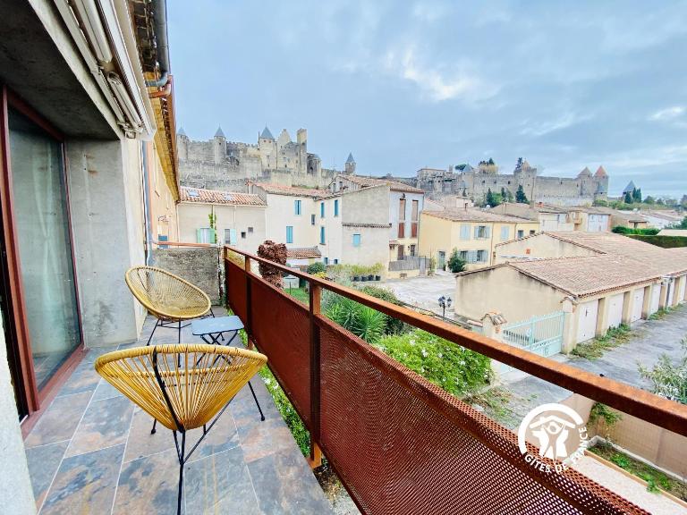 Loft cocon climatisé - Imprenable vue sur le château Comtal - B&B Carcassonne