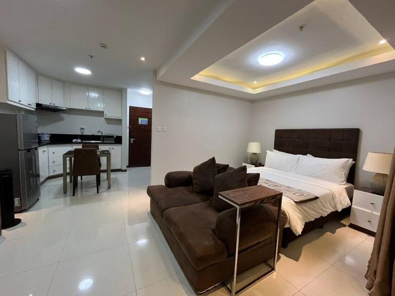 Sheryll Escapes - 305 La Grande Studio, cozy condo with hotel amenities! - Chambres d'hôtes Angeles City