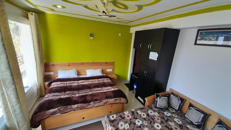 The Kiwi Shadow Guest House - B&B Almora